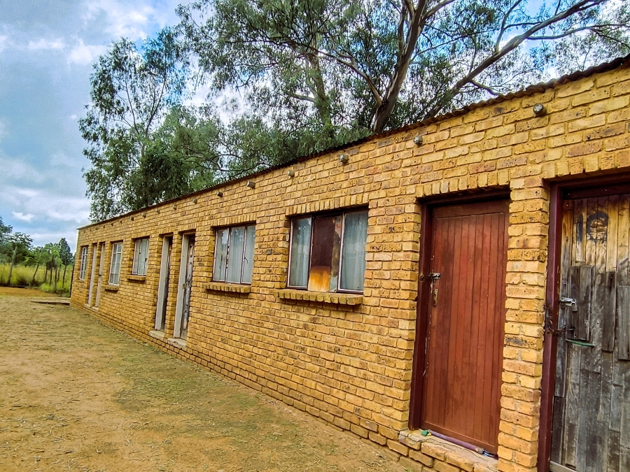 4 Bedroom Property for Sale in Firolaz AH Gauteng