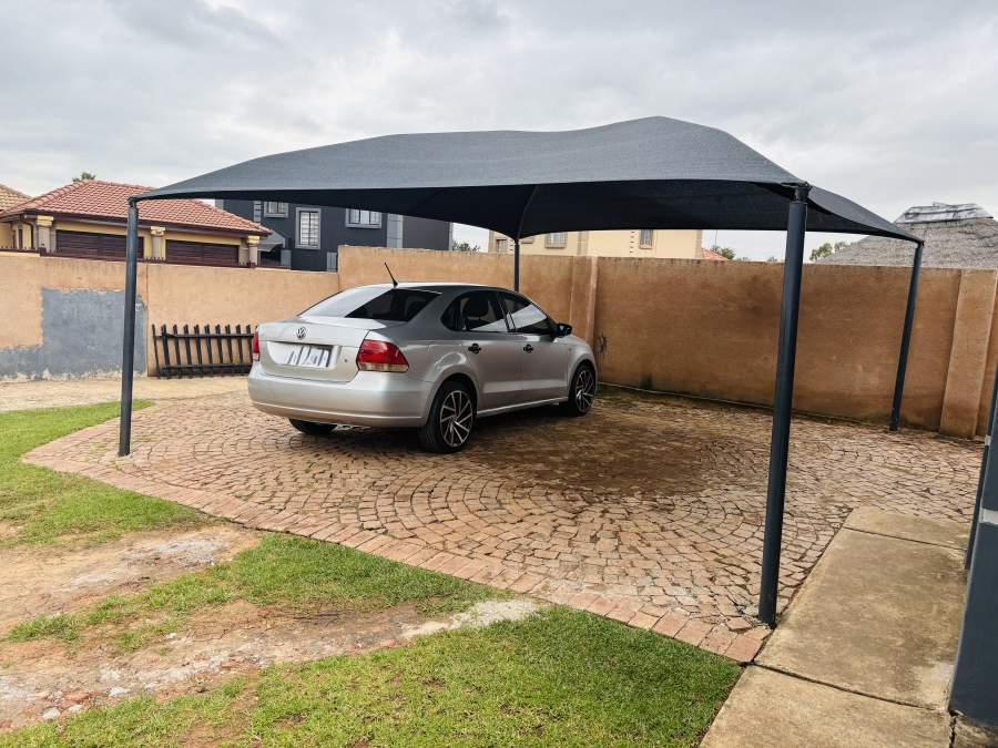 3 Bedroom Property for Sale in Rosslyn Gauteng