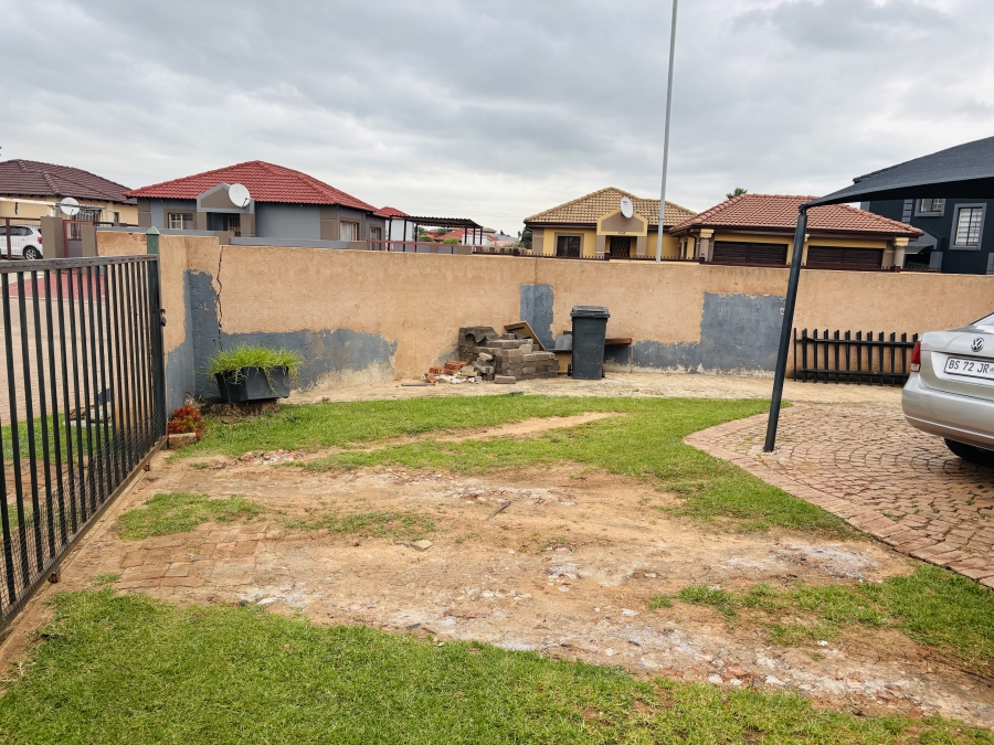 3 Bedroom Property for Sale in Rosslyn Gauteng