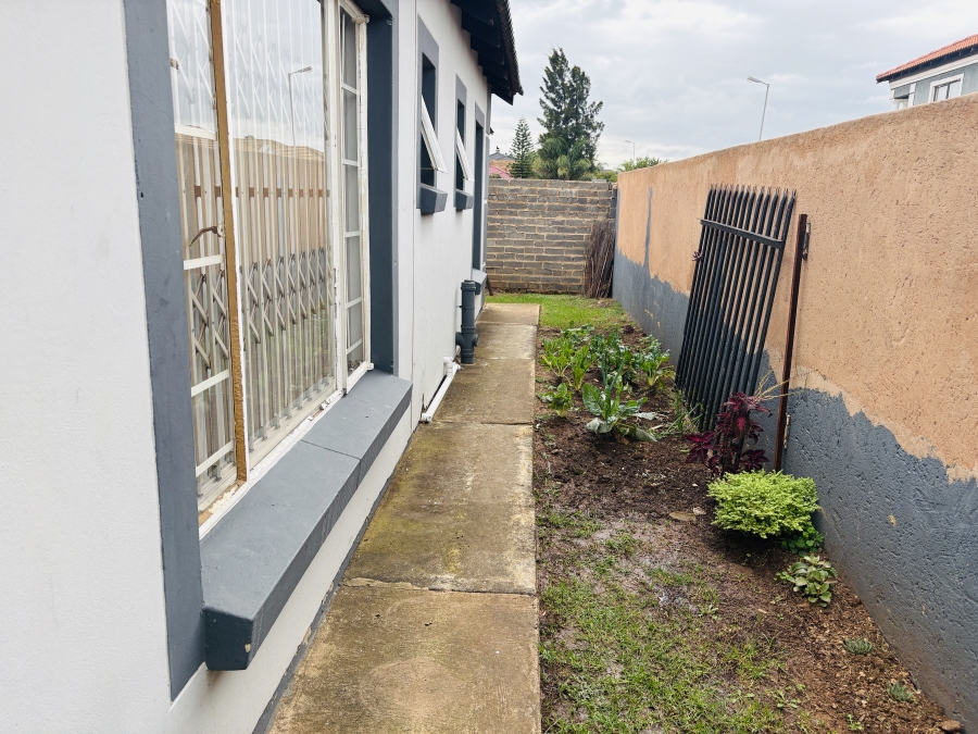 3 Bedroom Property for Sale in Rosslyn Gauteng