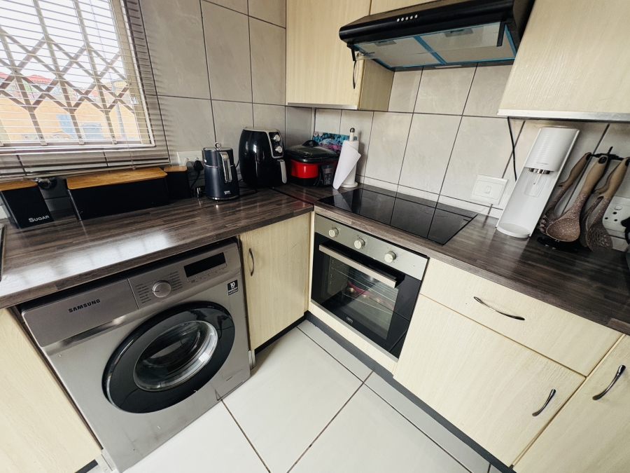 3 Bedroom Property for Sale in Rosslyn Gauteng