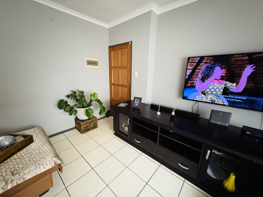 3 Bedroom Property for Sale in Rosslyn Gauteng