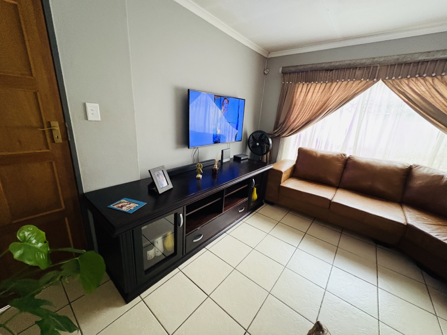 3 Bedroom Property for Sale in Rosslyn Gauteng