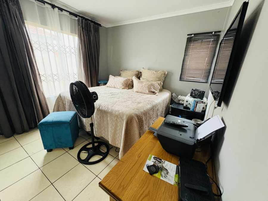 3 Bedroom Property for Sale in Rosslyn Gauteng