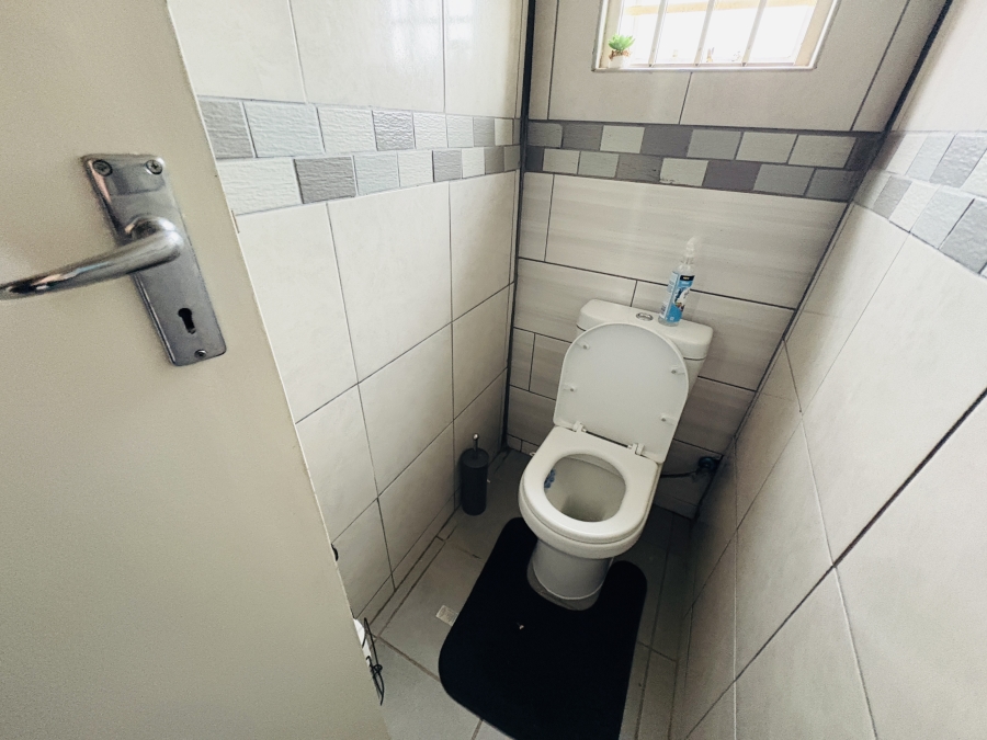 3 Bedroom Property for Sale in Rosslyn Gauteng