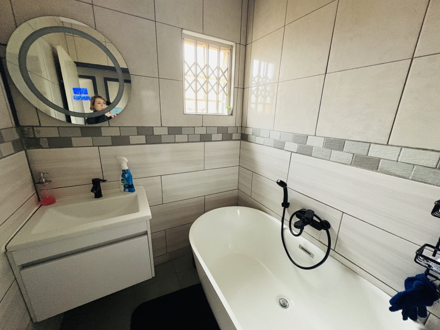 3 Bedroom Property for Sale in Rosslyn Gauteng