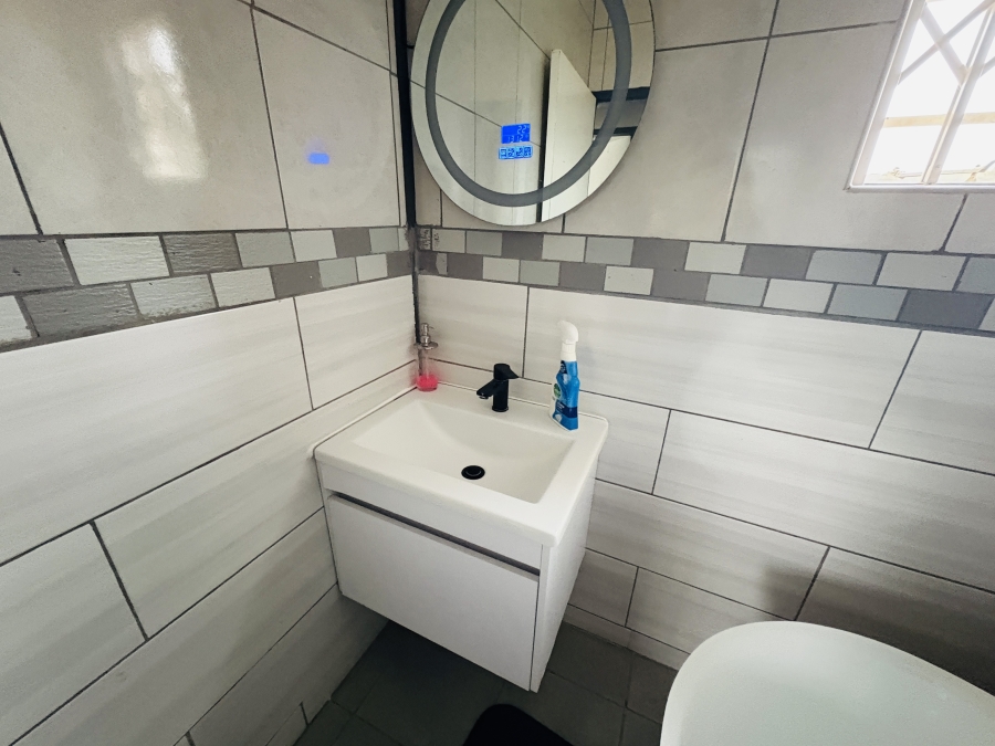 3 Bedroom Property for Sale in Rosslyn Gauteng