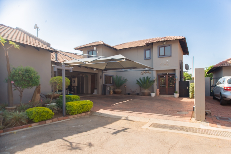 3 Bedroom Property for Sale in Sinoville Gauteng