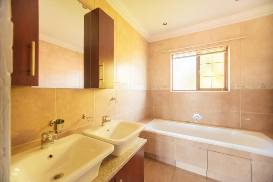 3 Bedroom Property for Sale in Sinoville Gauteng