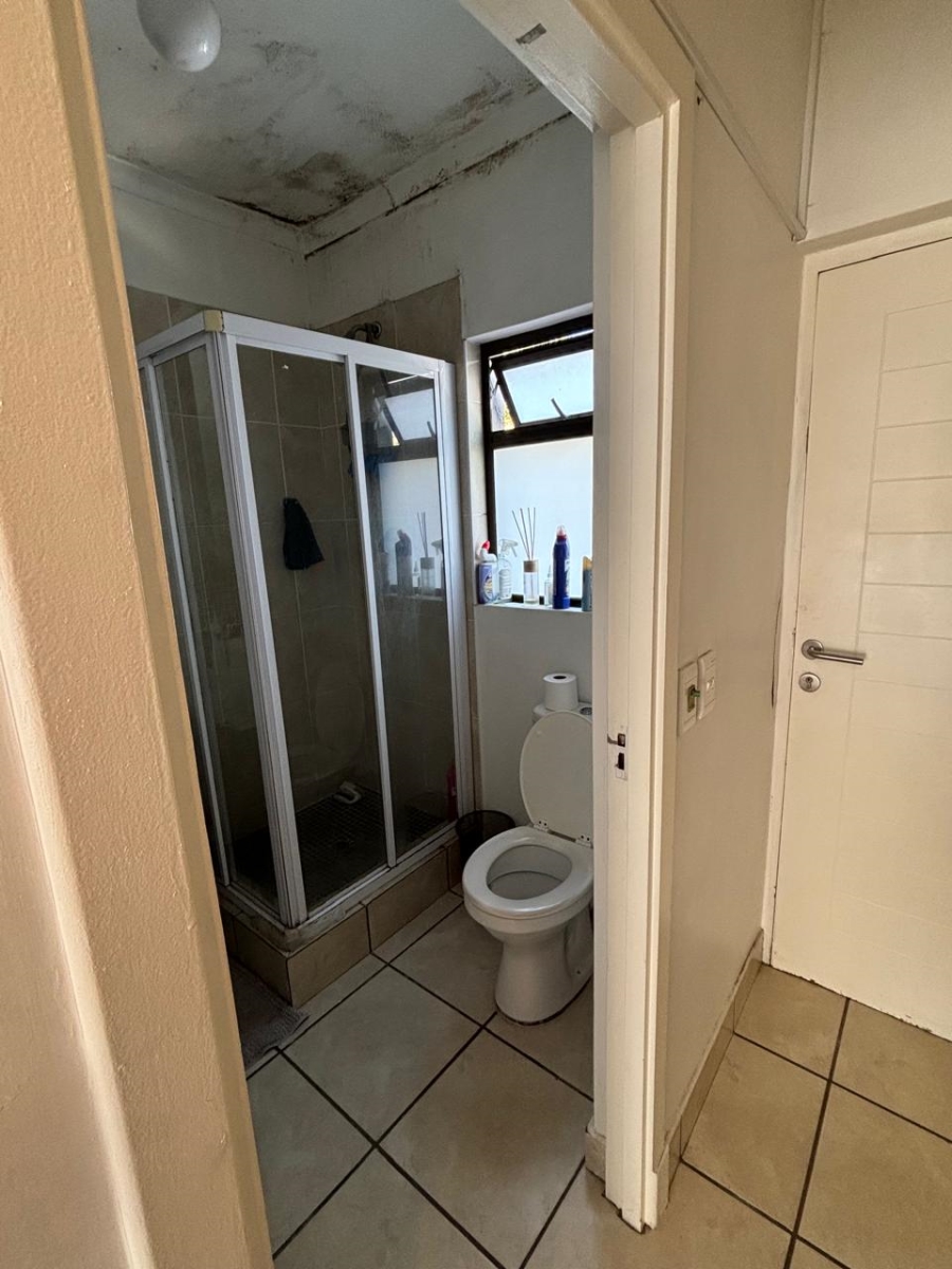 To Let 1 Bedroom Property for Rent in Douglasdale Gauteng