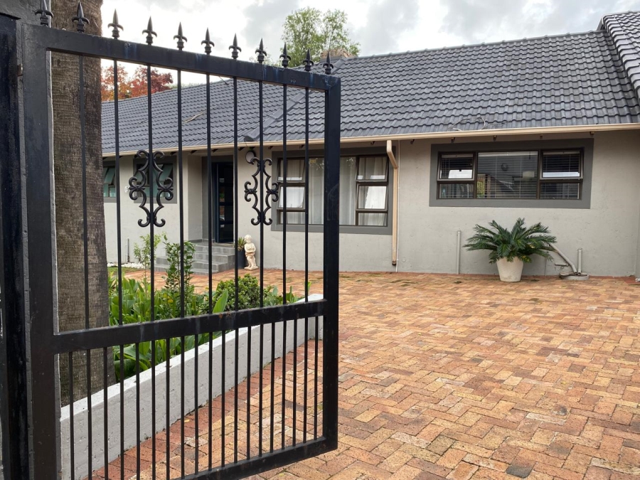 To Let 4 Bedroom Property for Rent in Parkmore Gauteng