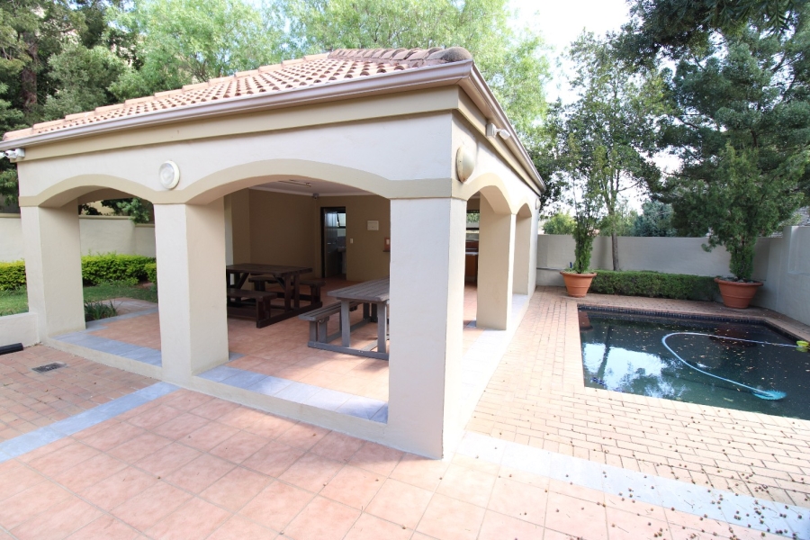 To Let 2 Bedroom Property for Rent in Douglasdale Gauteng
