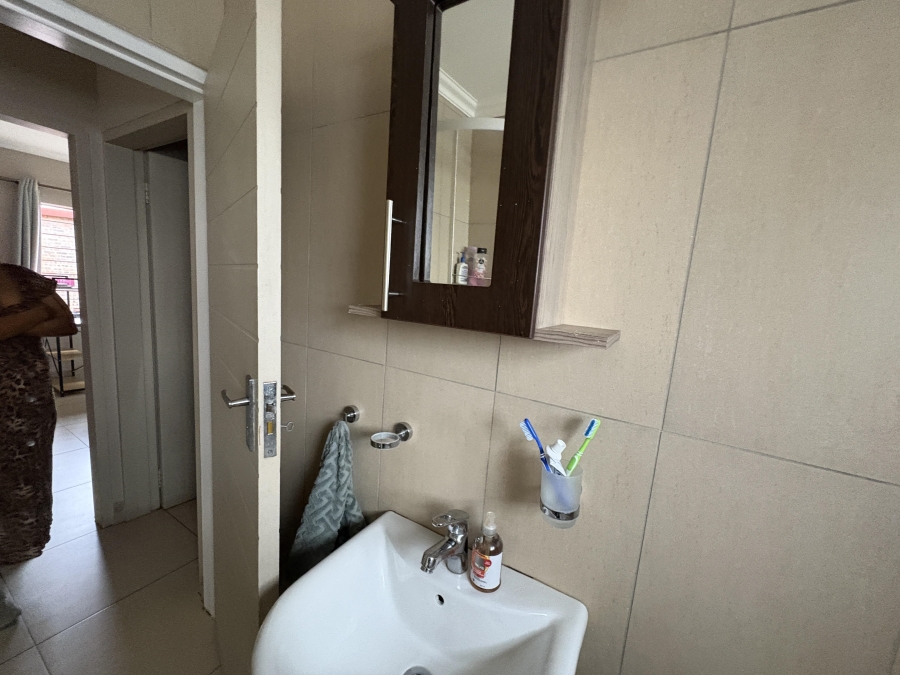 2 Bedroom Property for Sale in Pretoria North Gauteng