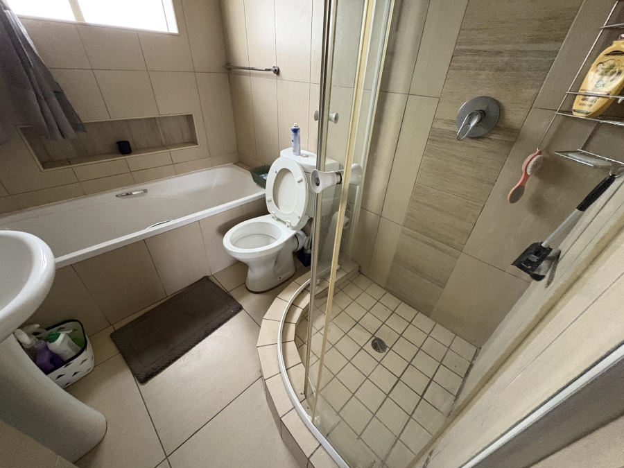2 Bedroom Property for Sale in Pretoria North Gauteng