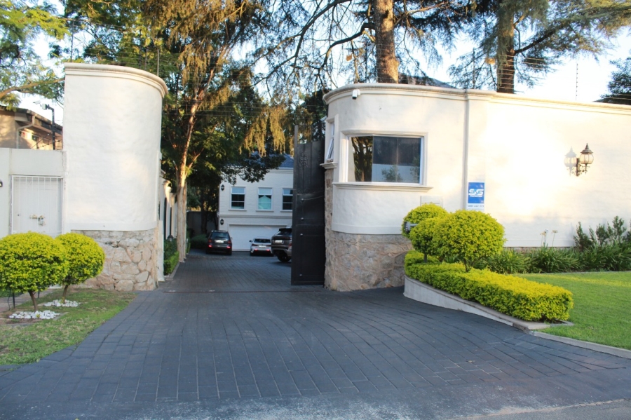 5 Bedroom Property for Sale in Bryanston Gauteng