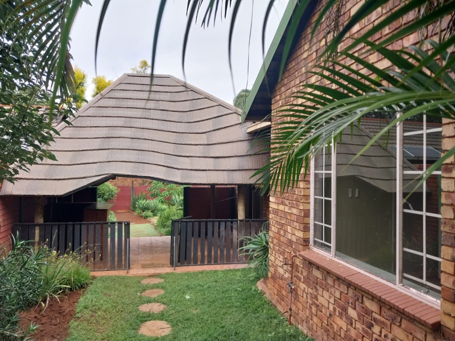 3 Bedroom Property for Sale in Mountain View Gauteng
