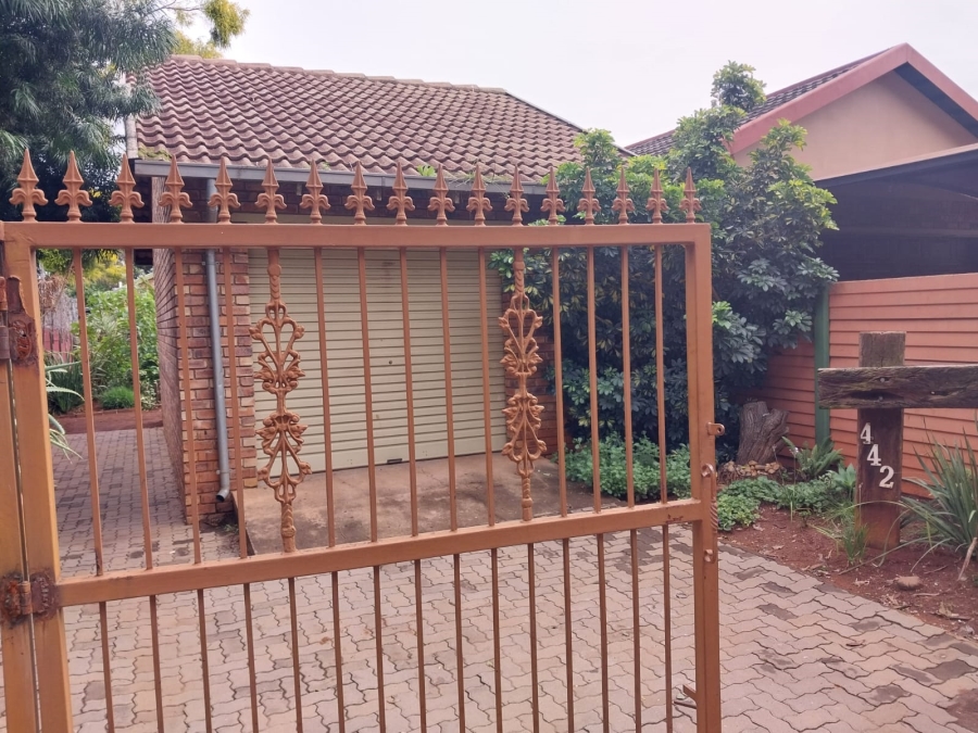 3 Bedroom Property for Sale in Mountain View Gauteng