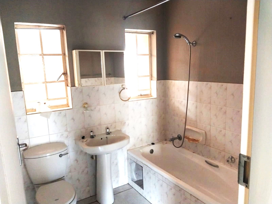 3 Bedroom Property for Sale in Mountain View Gauteng
