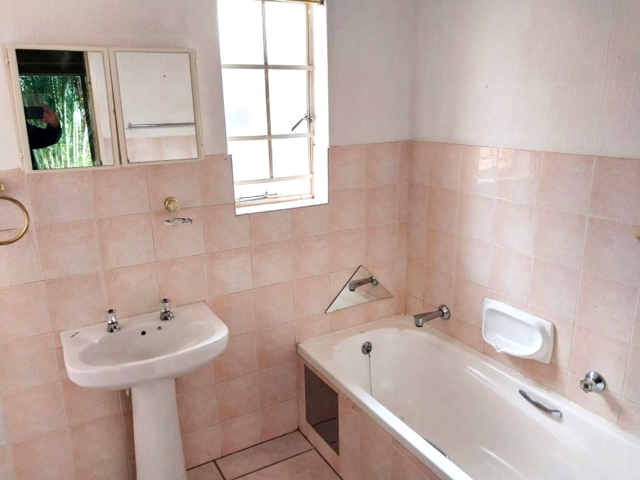 3 Bedroom Property for Sale in Mountain View Gauteng