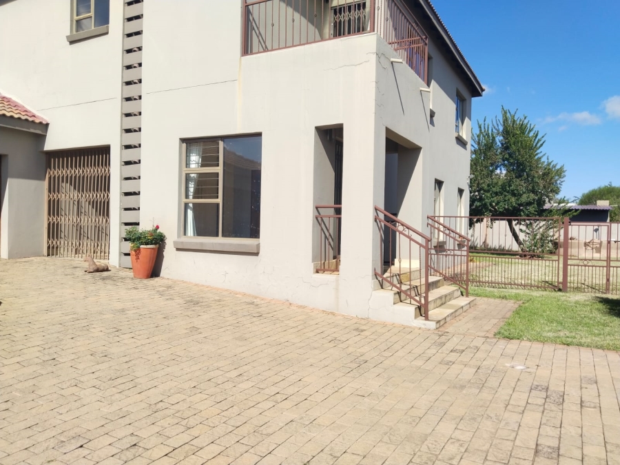 To Let 4 Bedroom Property for Rent in Sterkfontein A H Gauteng