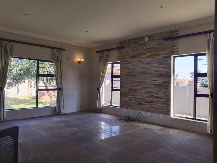 To Let 4 Bedroom Property for Rent in Sterkfontein A H Gauteng
