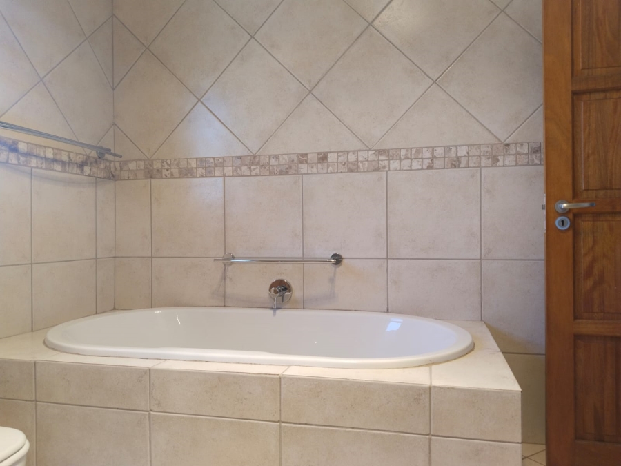 To Let 4 Bedroom Property for Rent in Sterkfontein A H Gauteng