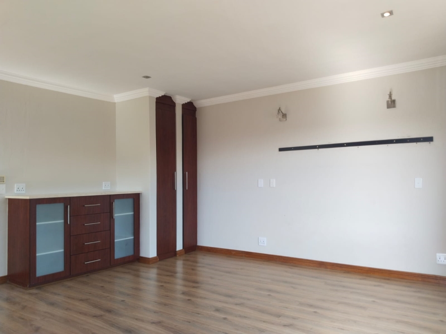 To Let 4 Bedroom Property for Rent in Sterkfontein A H Gauteng