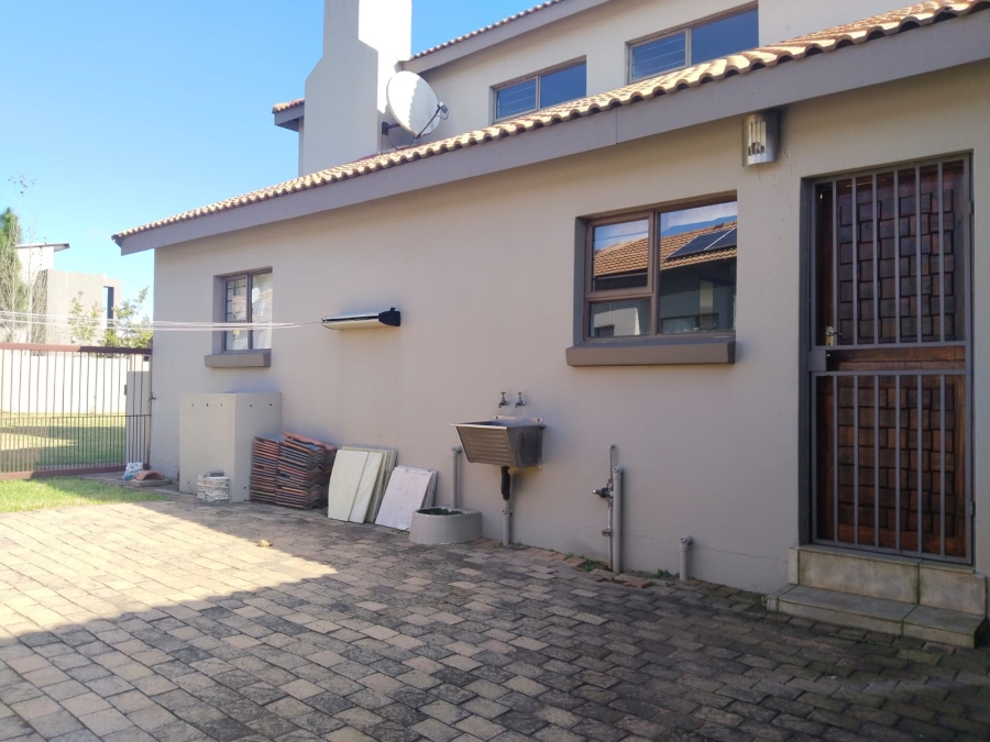 To Let 4 Bedroom Property for Rent in Sterkfontein A H Gauteng