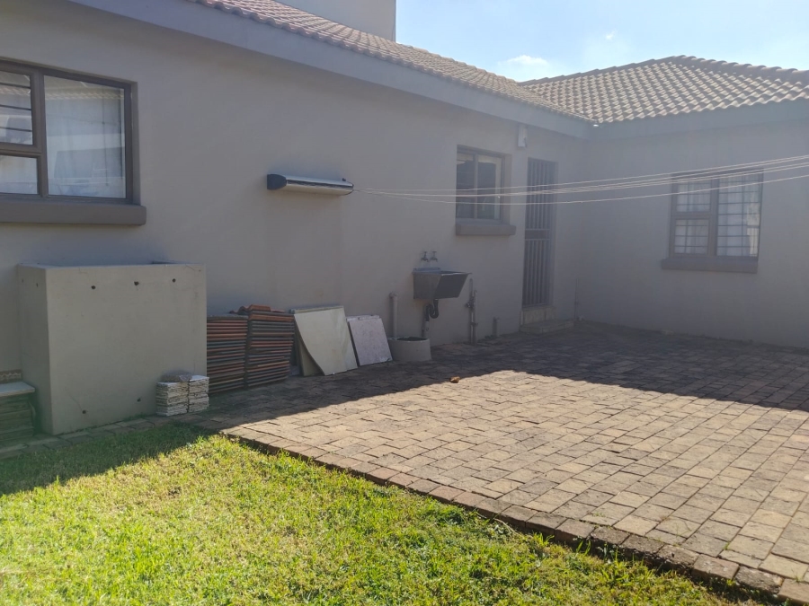 To Let 4 Bedroom Property for Rent in Sterkfontein A H Gauteng