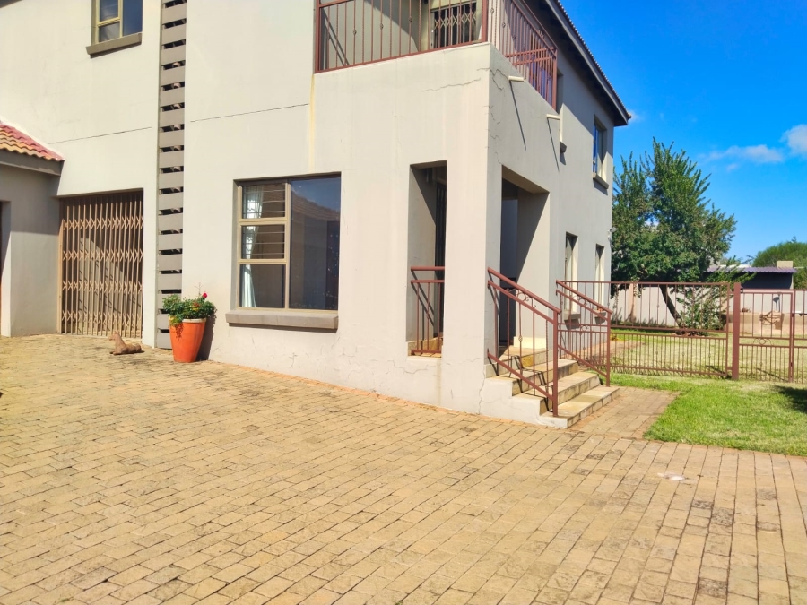To Let 4 Bedroom Property for Rent in Sterkfontein A H Gauteng