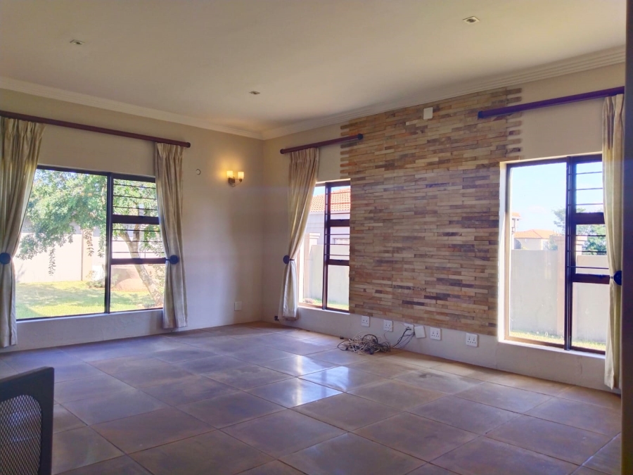 To Let 4 Bedroom Property for Rent in Sterkfontein A H Gauteng