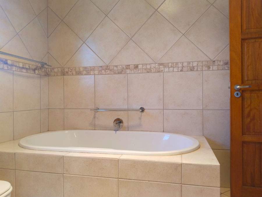To Let 4 Bedroom Property for Rent in Sterkfontein A H Gauteng