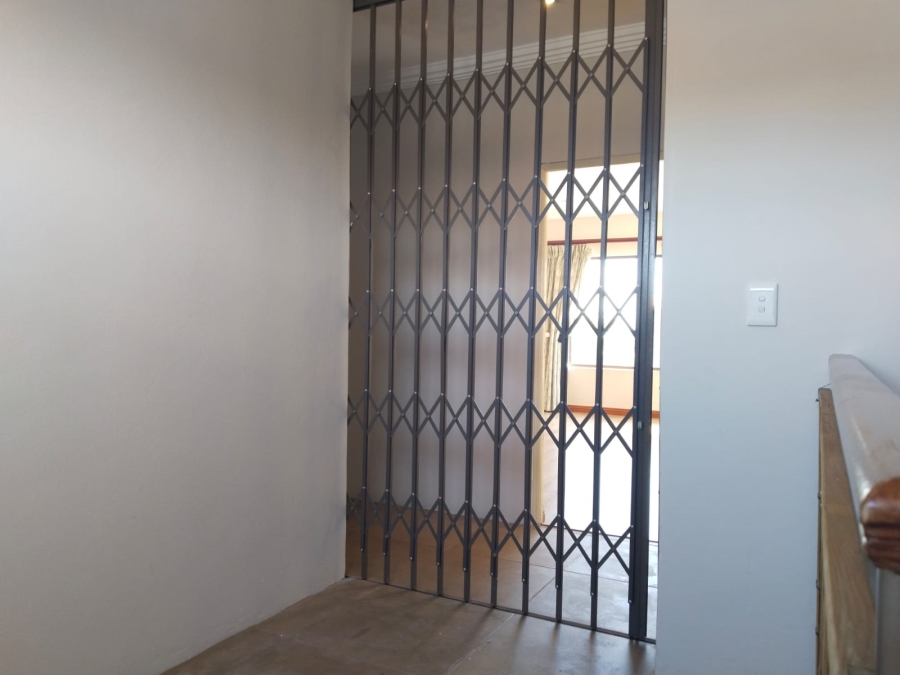 To Let 4 Bedroom Property for Rent in Sterkfontein A H Gauteng