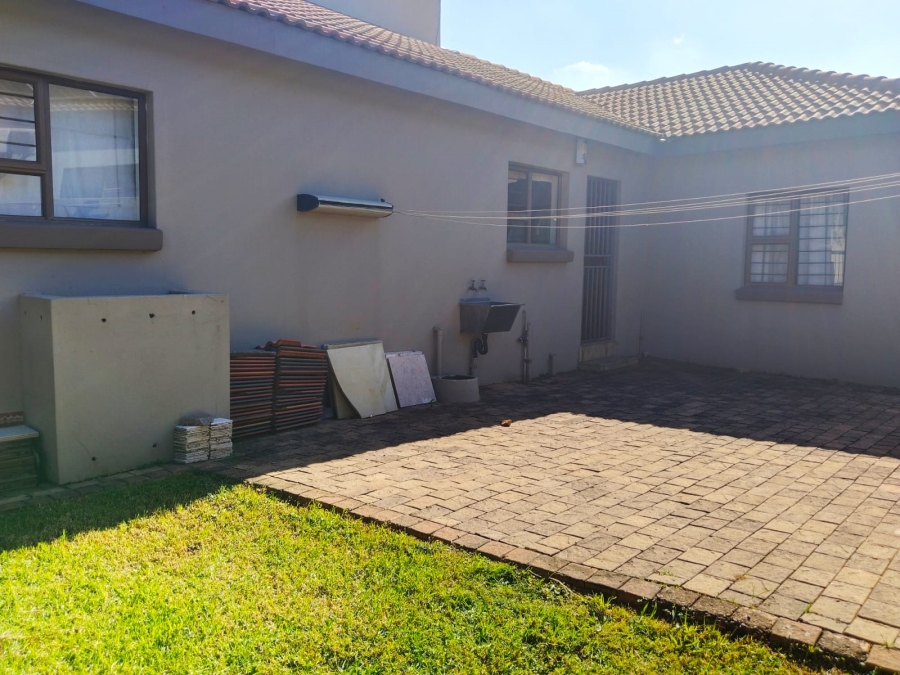 To Let 4 Bedroom Property for Rent in Sterkfontein A H Gauteng
