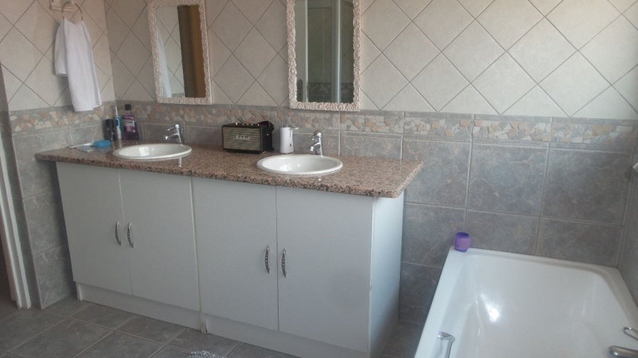 3 Bedroom Property for Sale in Nieuw Muckleneuk Gauteng