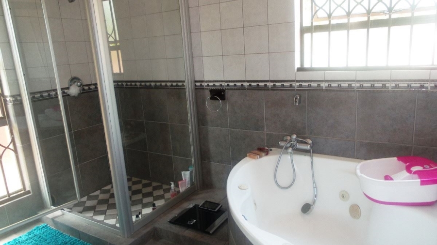 3 Bedroom Property for Sale in Nieuw Muckleneuk Gauteng