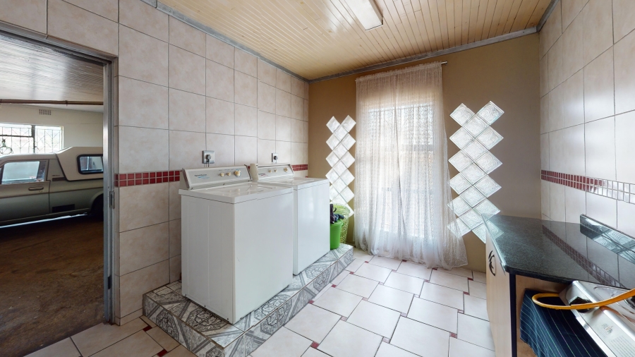 4 Bedroom Property for Sale in Mackenzie Park Gauteng