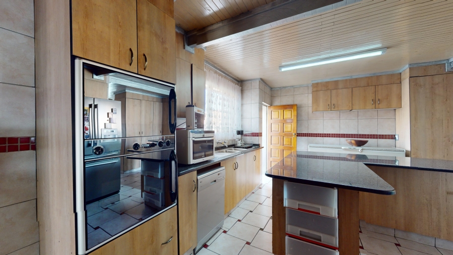 4 Bedroom Property for Sale in Mackenzie Park Gauteng
