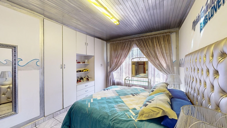 4 Bedroom Property for Sale in Mackenzie Park Gauteng
