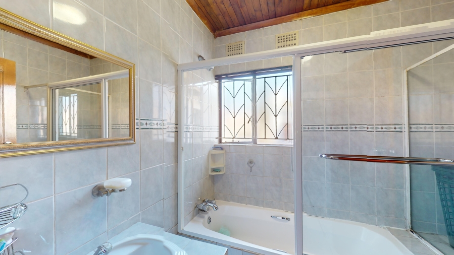 4 Bedroom Property for Sale in Mackenzie Park Gauteng