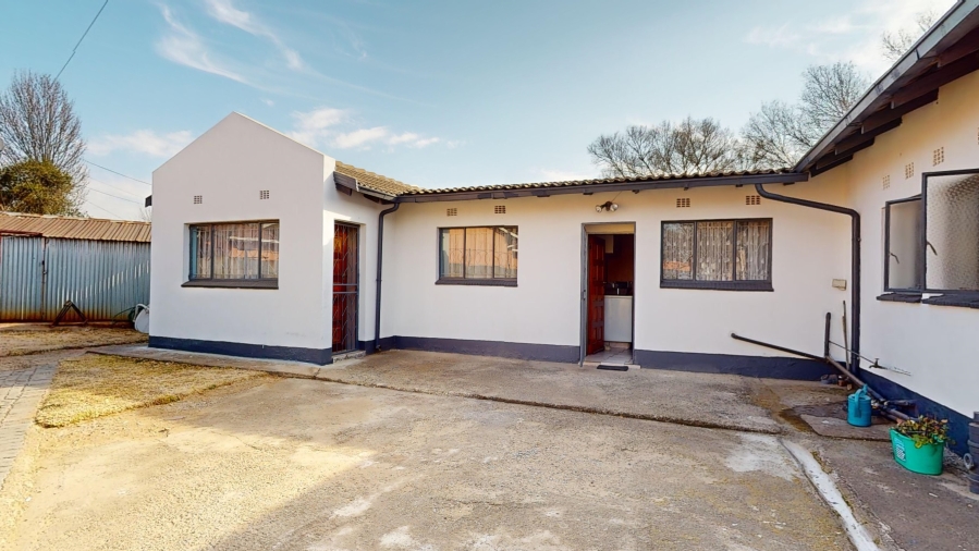 4 Bedroom Property for Sale in Mackenzie Park Gauteng