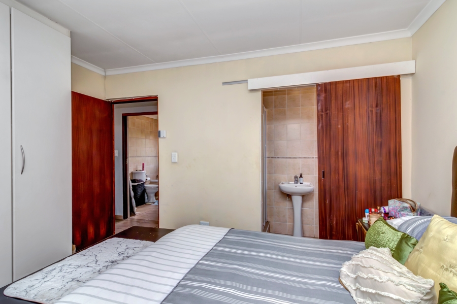 2 Bedroom Property for Sale in Broadacres Gauteng