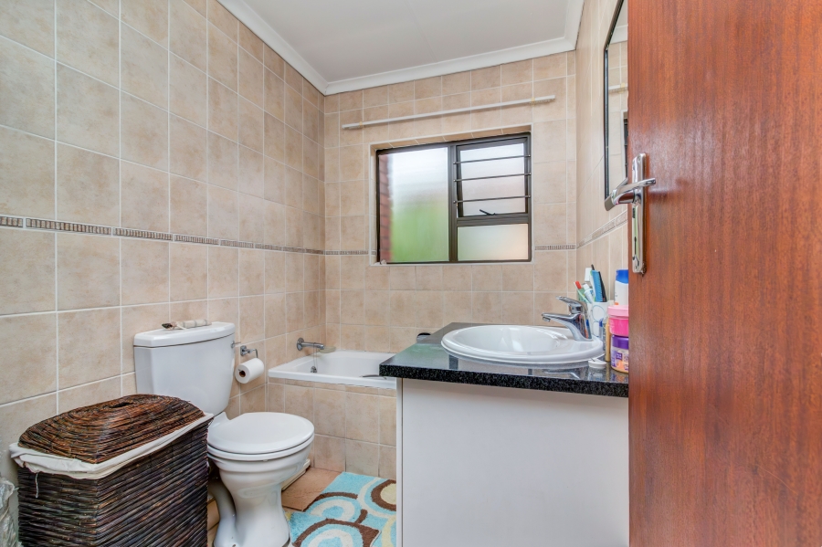 2 Bedroom Property for Sale in Broadacres Gauteng