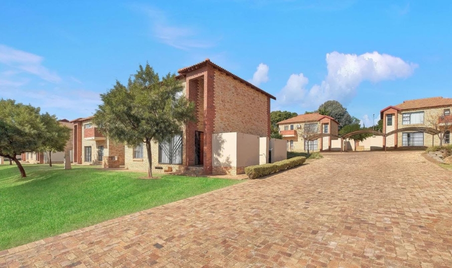 2 Bedroom Property for Sale in Broadacres Gauteng