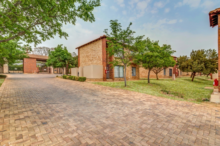 2 Bedroom Property for Sale in Broadacres Gauteng