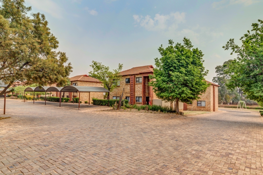 2 Bedroom Property for Sale in Broadacres Gauteng