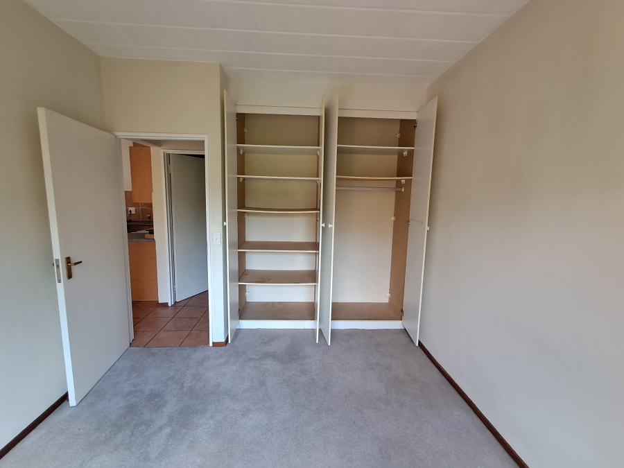 To Let 1 Bedroom Property for Rent in Douglasdale Gauteng