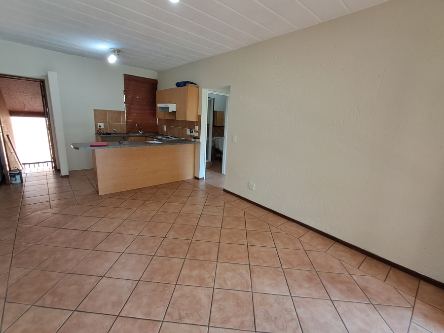 To Let 1 Bedroom Property for Rent in Douglasdale Gauteng