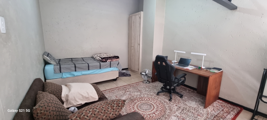 1 Bedroom Property for Sale in Hillcrest Gauteng