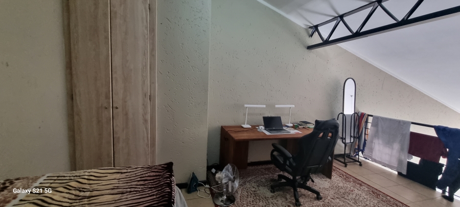 1 Bedroom Property for Sale in Hillcrest Gauteng